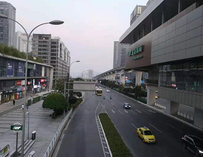公司楼下就是轻轨3号线，<br/>交通便利